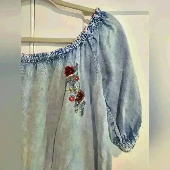 Embroidered Top - Picture 5 of 6